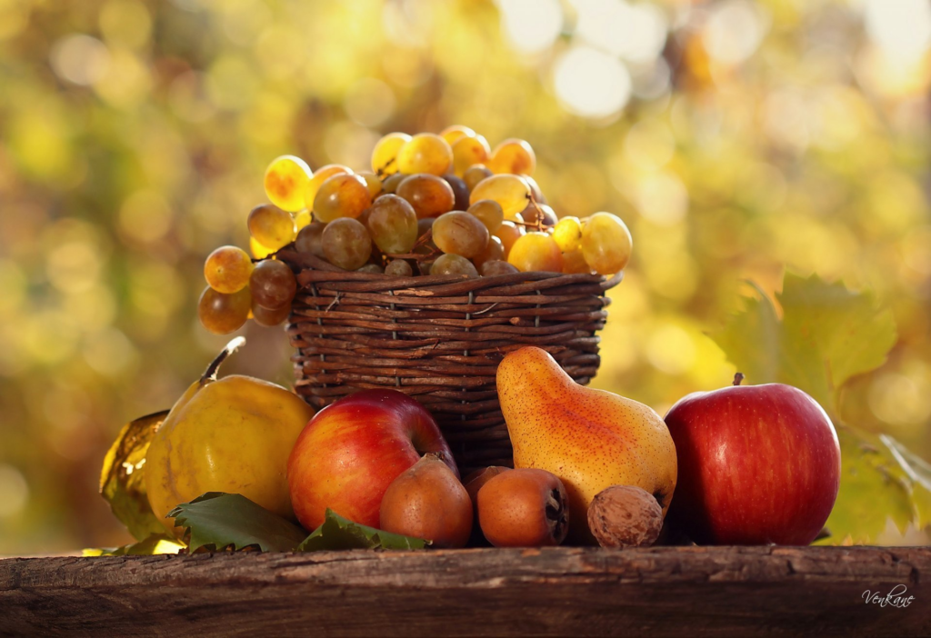 Трюки зі збереження осінніх смаколиків: як зробити, щоб фрукти радували до зими