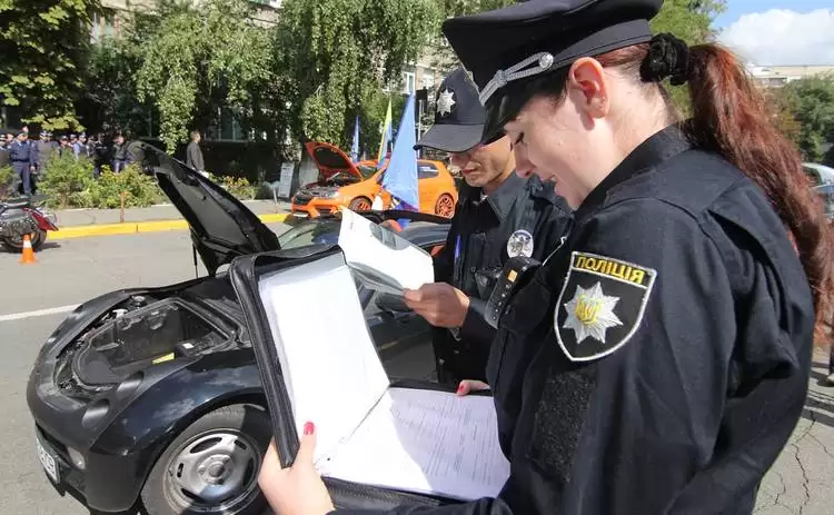 Поліція почала штрафувати водіїв з «тимчасовими» посвідченнями водія: подробиці