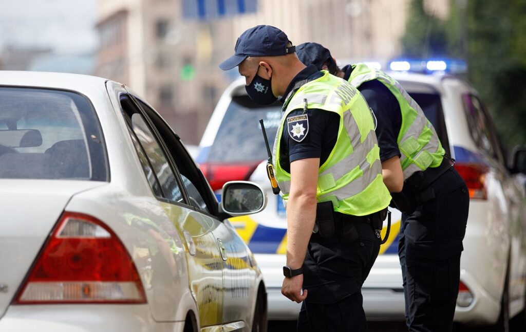 Поліція в Україні почала карати водіїв без порушень правил дорожнього руху