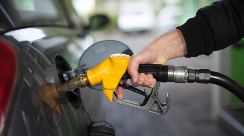 Водіям назвали прості способи визначення неякісного бензину та дизеля