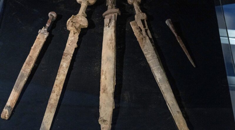 В ізраїльській печері знайшли сховок 1 900-річних римських мечів