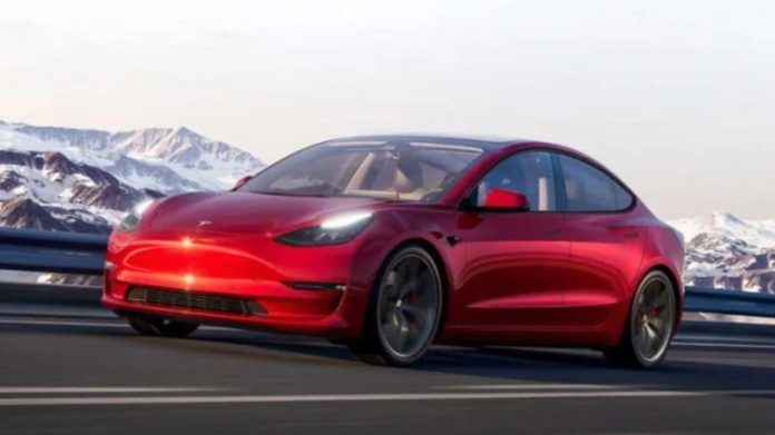Власник електрокара розповів, чому більше не придбає автомобіль Tesla