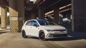 Оновлений Volkswagen Golf восьмого покоління розсекретили напередодні дебюту