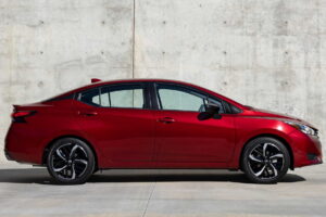 Компанія Nissan позбудеться трьох седанів протягом трьох років