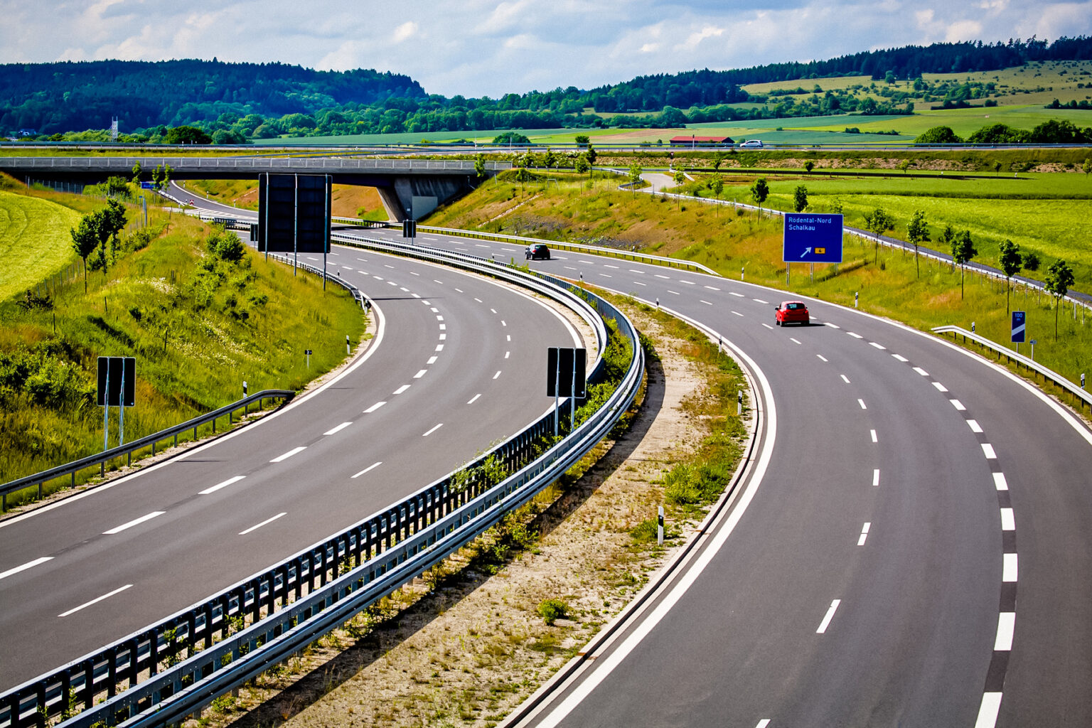 Німецькі митники продовжують вилучати автомобілі з російськими номерами