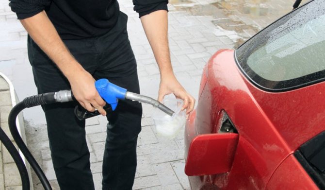 “Бодяги” побільшало: на АЗС українцям замість справжнього бензину заливають фальсифікат