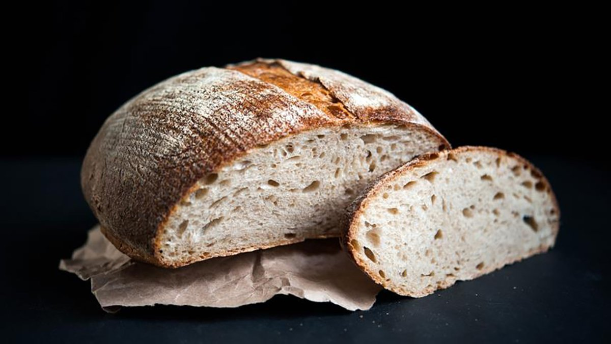 Ржаной хлеб на пшеничной закваске в домашних. Ржано-пшеничный хлеб. Ржано-пшеничный хлеб ржано-пшеничный хлеб. Ржано-пшеничный хлеб на закваске. Рецептура ржано-пшеничного хлеба.