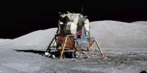 Вчені знайшли причину дивних поштовхів, що повторюються, на Місяці