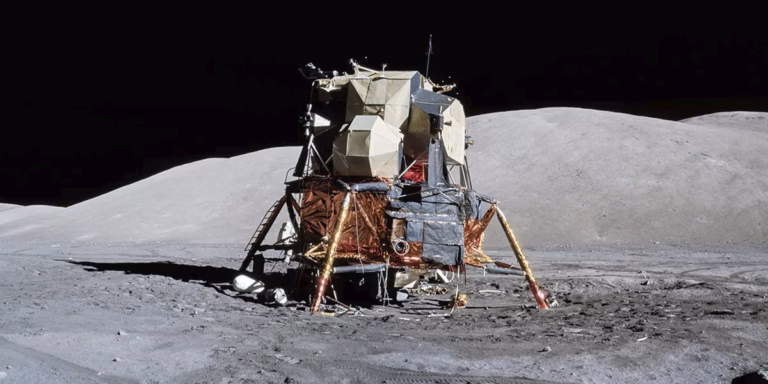 Вчені знайшли причину дивних поштовхів, що повторюються, на Місяці