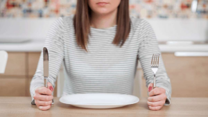 Вчені з'ясували, що почуття голоду уповільнює процес старіння