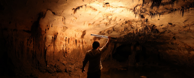 Печера на сході Іспанії розкриває масштабне палеолітичне наскельне мистецтво