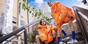 Створено дизайнерський літній пуховик - він охолоджує власника за допомогою пива