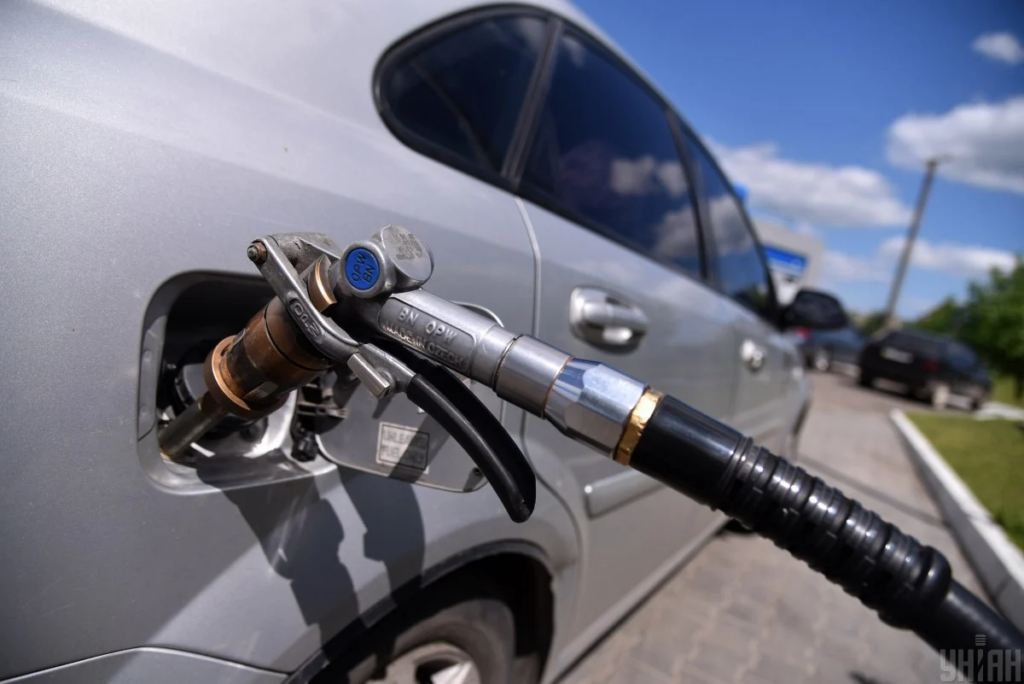 Слідом за бензином в Україні почав дорожчати автомобільний газ