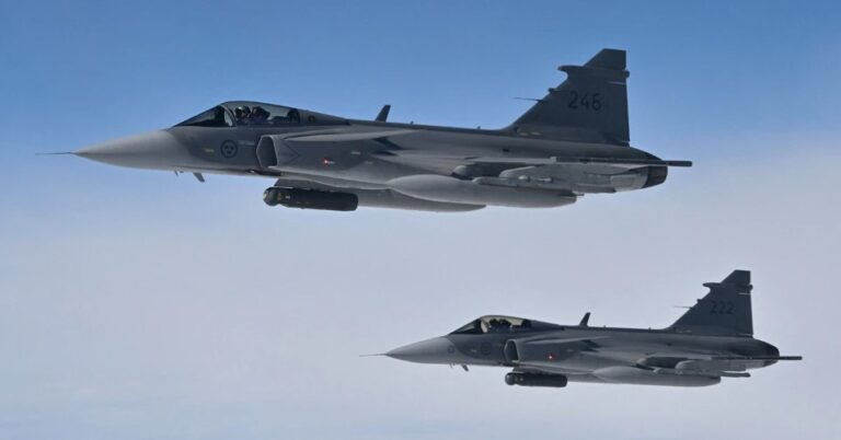 Українські пілоти випробували шведські винищувачі JAS Gripen