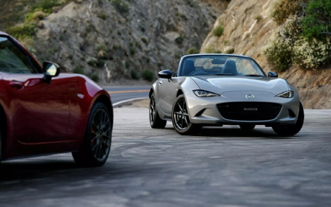 Mazda представила оновлений родстер MX-5 (Фото)