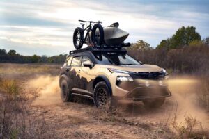 Nissan показал внедорожный кроссовер X-Trail и «гоночный» седан Sentra