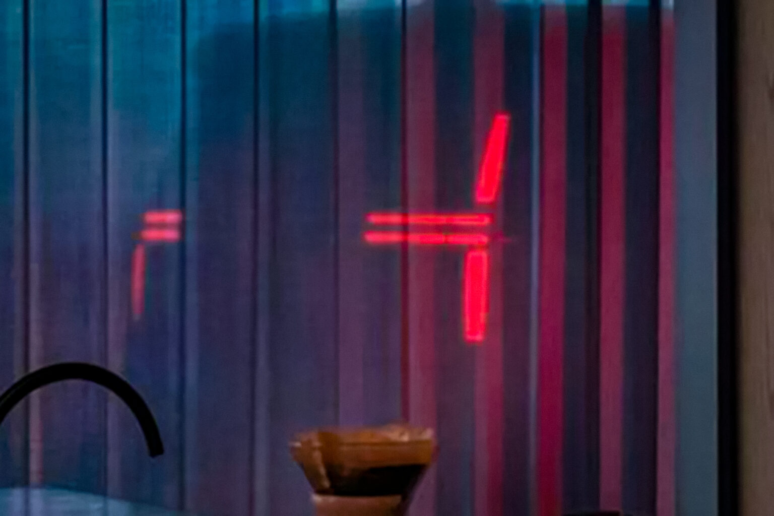 Volvo приоткрыла внешность первого электрического минивэна EM90