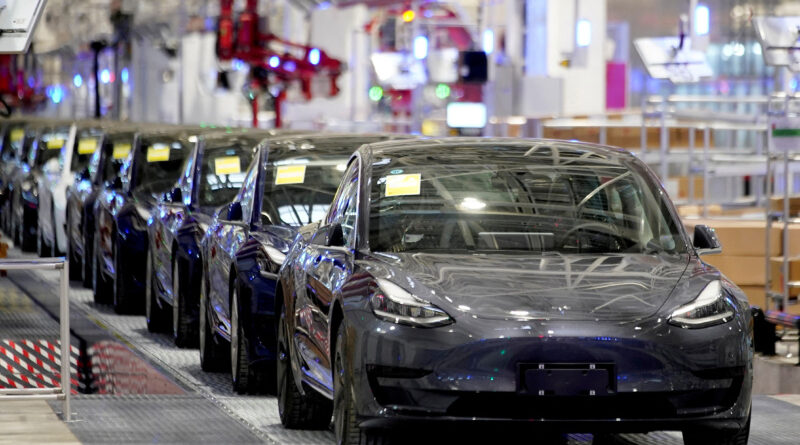 Tesla скоротила поставки автомобілів