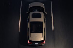 Компанія Volvo розповіла про оснащення свого першого мінівена