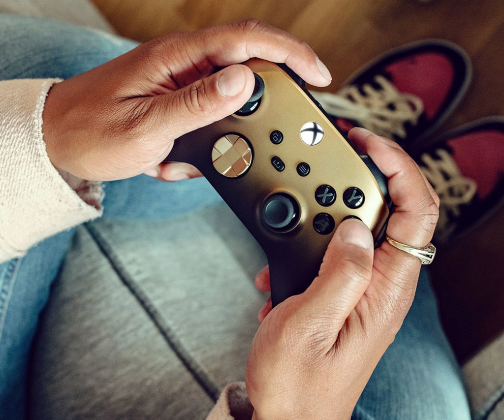 Microsoft випускає спеціальну версію контролера Xbox Gold Shadow за $69.99