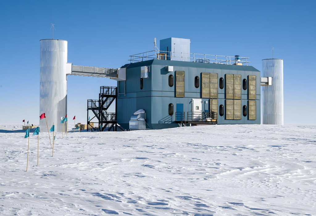Китай побудує найбільший у світі підводний телескоп для полювання за "примарними частинками"