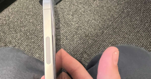 Користувач iPhone 15 Pro повідомив про проблему з роздутим акумулятором
