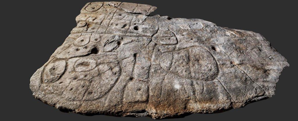 Археологи знайшли дивну скелю, на якій викарбувано карту скарбів