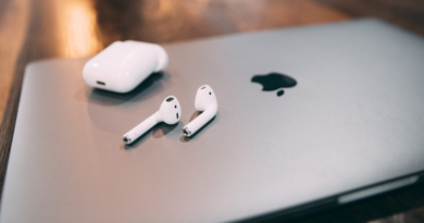 Apple готує бюджетний MacBook і дві версії AirPods 4