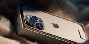 У iPhone 15 новий брак - тепер тріскається заднє скло