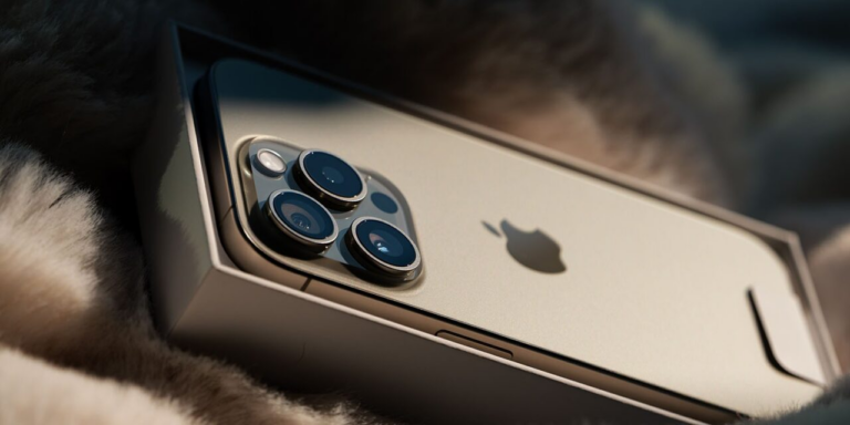 У iPhone 15 новий брак - тепер тріскається заднє скло