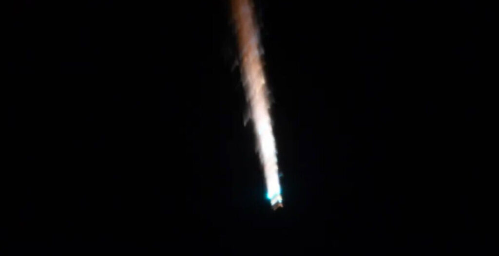 Астронавти МКС сфотографували згоряння російського вантажного корабля в атмосфері Землі (фото)