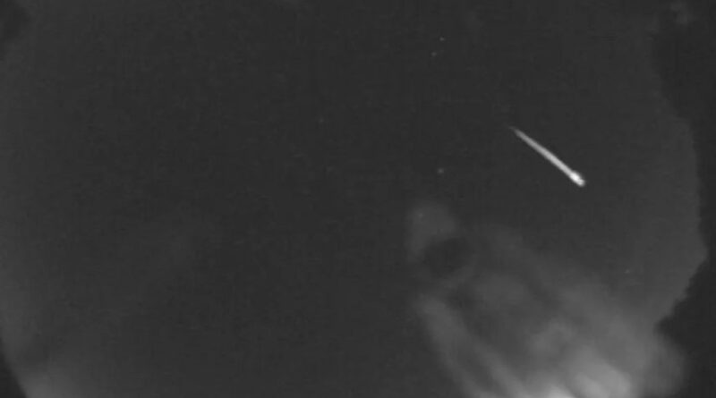 Моторошні знімки: поки NASA спостерігала за метеоритами за ними наглядали чиїсь пильні очі