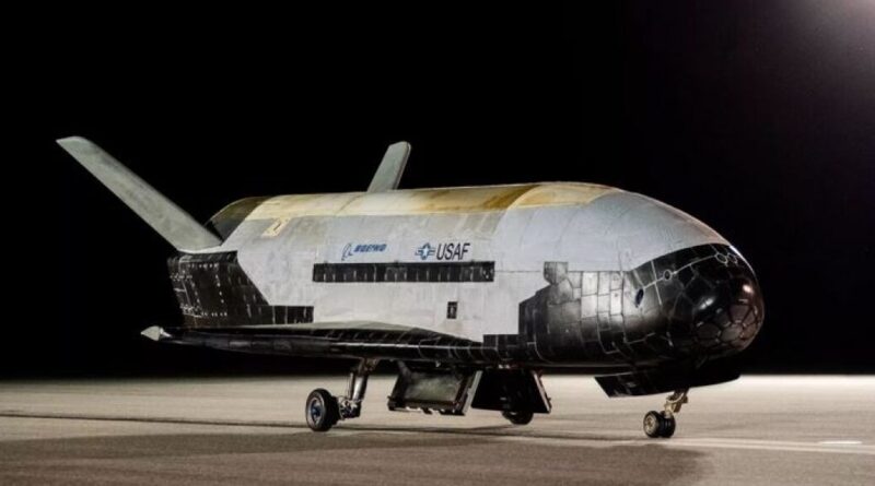 SpaceX виведе на орбіту таємничий літак Космічних сил США X-37B: що відомо (фото)