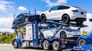 У жовтні українці придбали за кордоном вживаних авто на 8,5 мільярда гривень