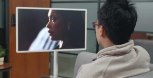 Унікальний телевізор LG на роликах уперше поставлять у Європу: чим дивує StanbyME (відео)