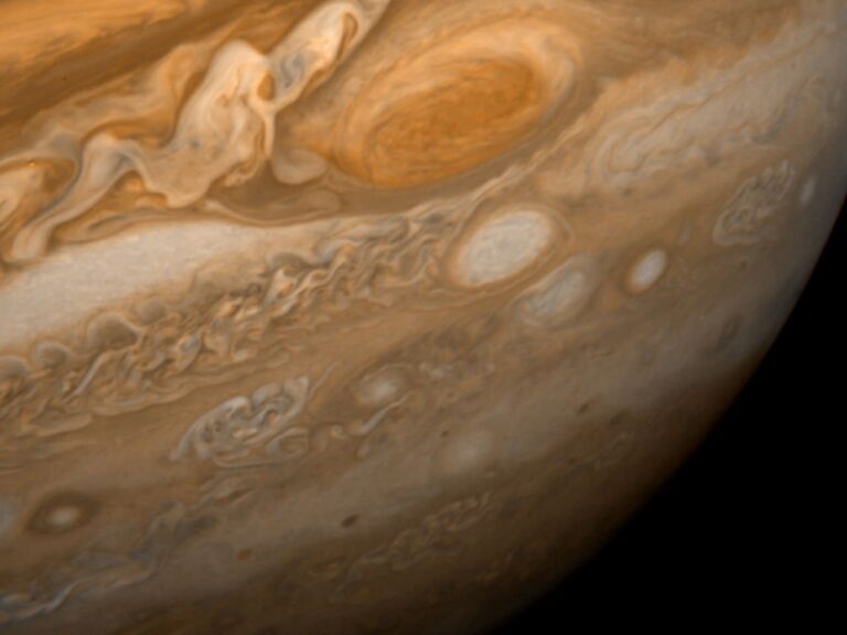 Велика червона пляма Юпітера досягла найменшого в історії розміру