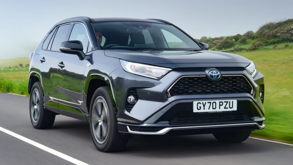 Toyota RAV4 масово відкликають: автомобілі можуть спалахнути