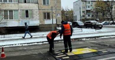 В Києві встановили експериментальний “лежачий поліцейський” (Фото)