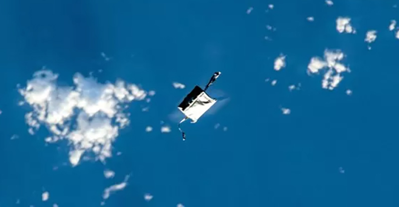 Втрачена в космосі сумка з інструментами стала випадковим супутником, видимим із Землі