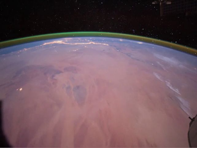 В нічному небі Марса виявлено моторошне зелене світіння