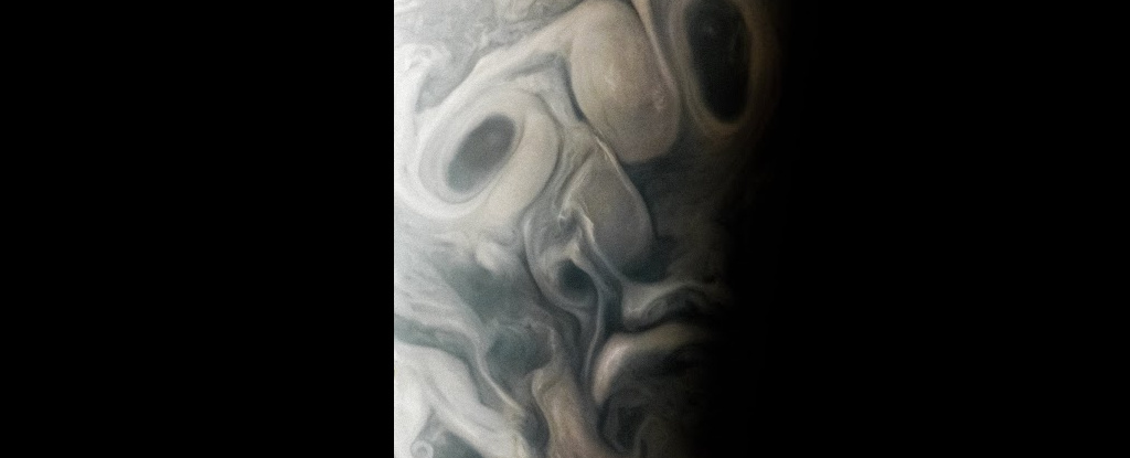 В хмарах Юпітера помітили моторошне "обличчя"