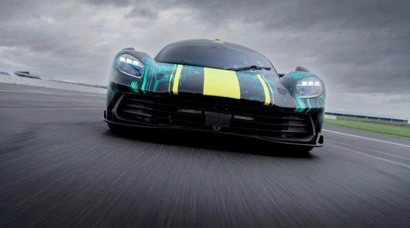 Aston Martin вивів на випробування передсерійну версію суперкара Valhalla