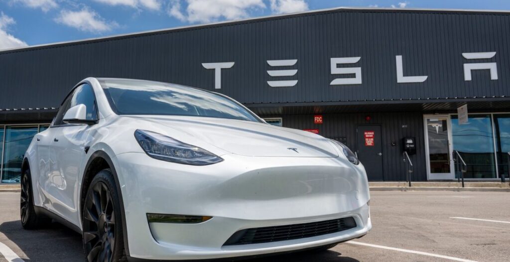 Tesla потрапила у великий скандал: на нові автомобілі свідомо встановлювали дефектні деталі