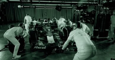 Команда Формули-1 виконала піт-стоп у повній темряві менш ніж за три секунди