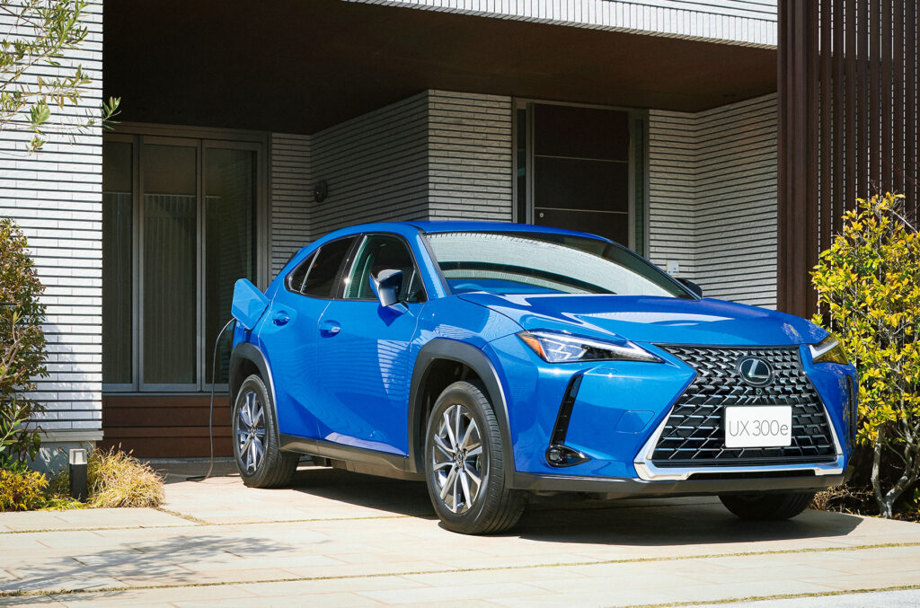 Гібрид Lexus UX оновився, став потужнішим і називається тепер інакше