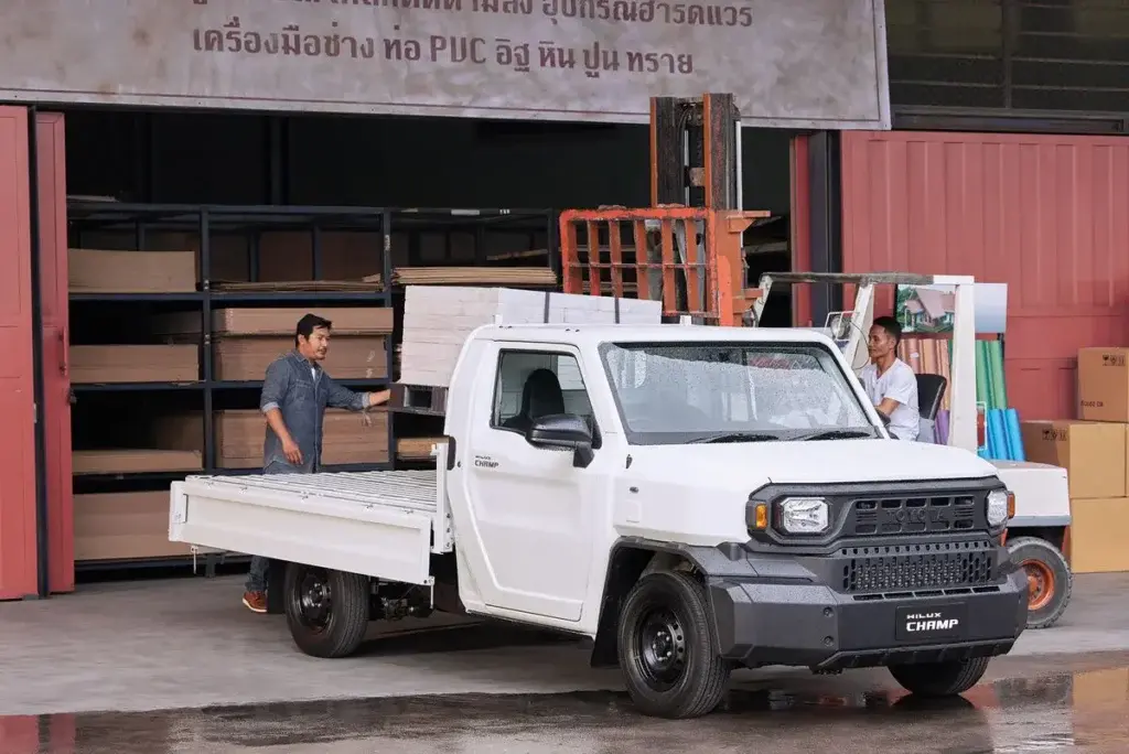 Toyota випустила дуже дешевий пікап Hilux Champ, який доведеться самостійно зібрати (Фото)