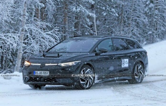 Новий універсал Volkswagen ID. 7 Tourer зняли на тестах у сніговій локації