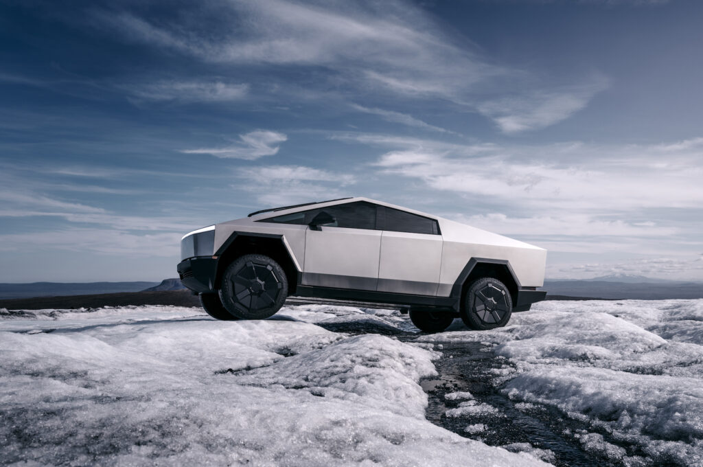 Власники електропікапів Tesla Cybertruck пропонують усім охочим орендувати машини подобово