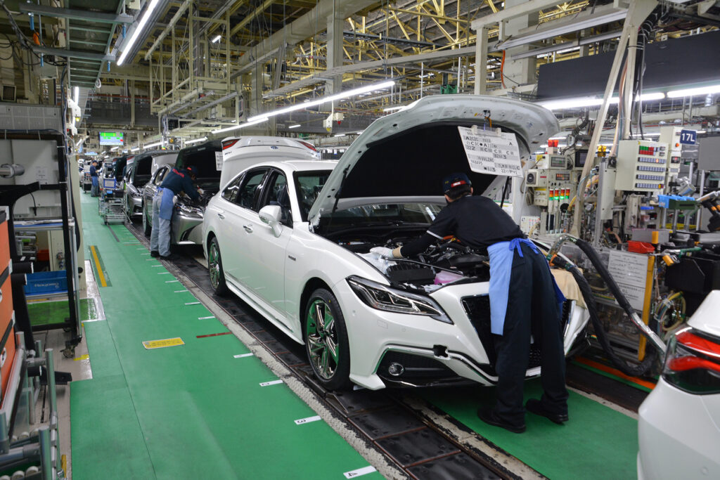 Toyota побила свій рекорд, випустивши 9 млн машин за неповний рік