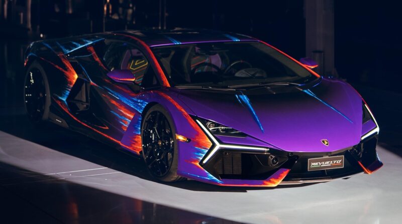 Компанія Lamborghini представила арт-версію супергібрида Revuelto